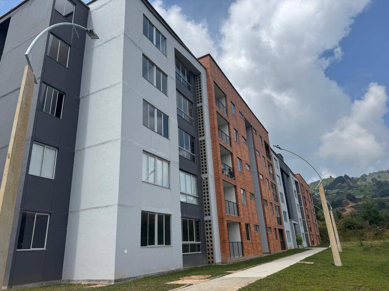 #A060 - Apartamento para Alquiler en La Ceja - ANT
