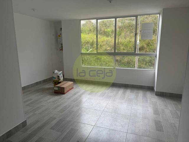 #A060 - Apartamento para Alquiler en La Ceja - ANT