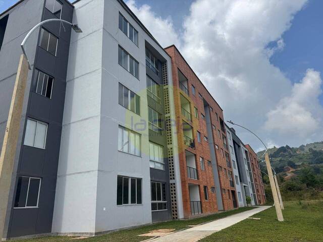 #A060 - Apartamento para Alquiler en La Ceja - ANT
